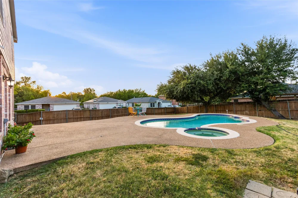 1301 Mill Crossing Garland, TX 75040