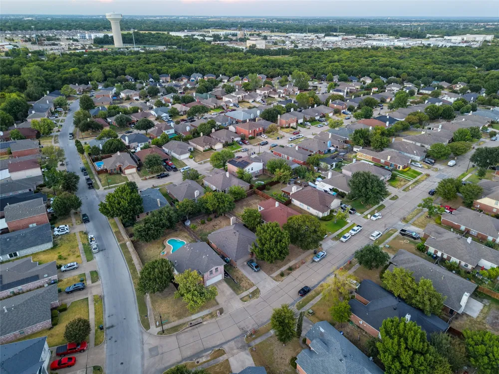 1301 Mill Crossing Garland, TX 75040