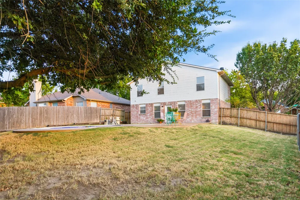 1301 Mill Crossing Garland, TX 75040