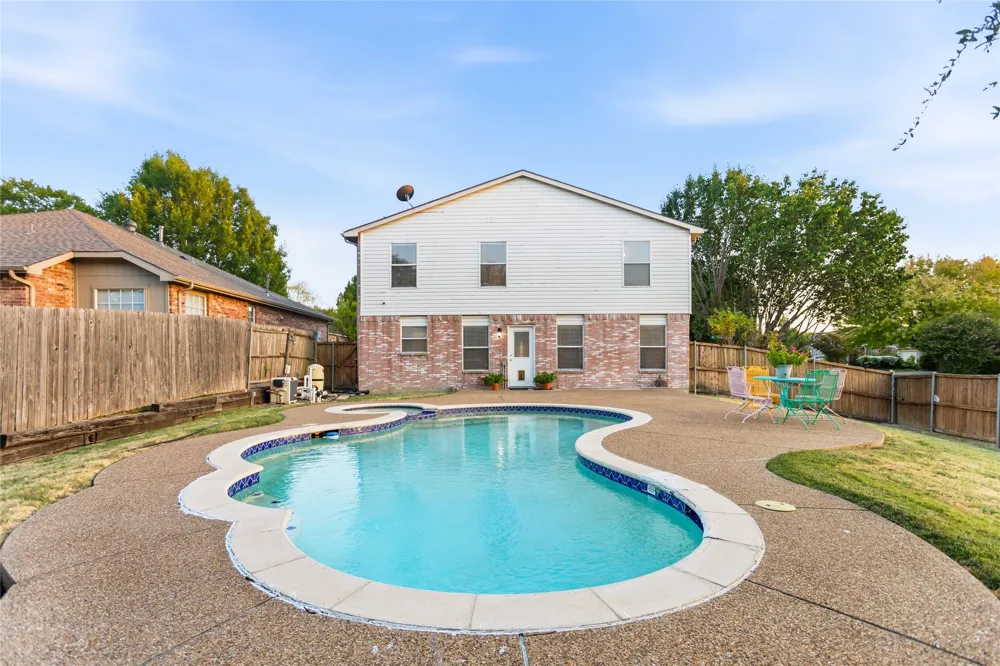 1301 Mill Crossing Garland, TX 75040