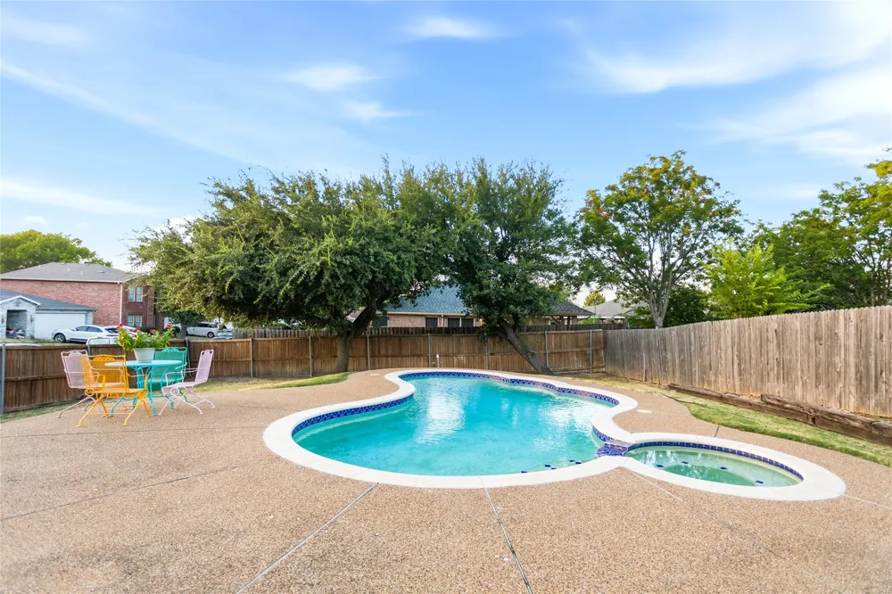 1301 Mill Crossing Garland, TX 75040