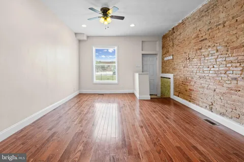 2127 W MULBERRY STREET