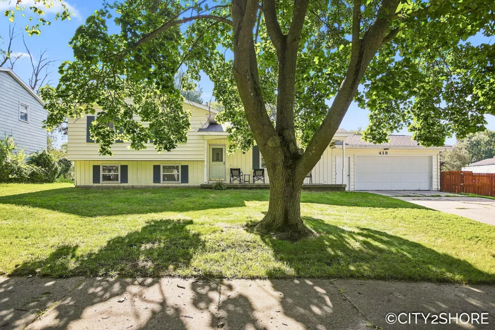 418 Harrison Street Coopersville, MI 49404
