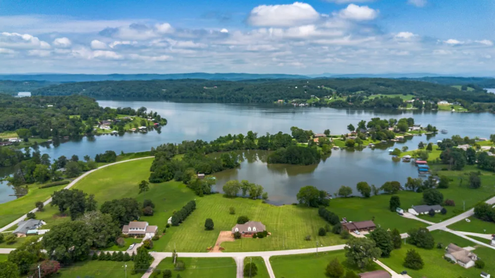 662 River Rd Kingston, TN 37763