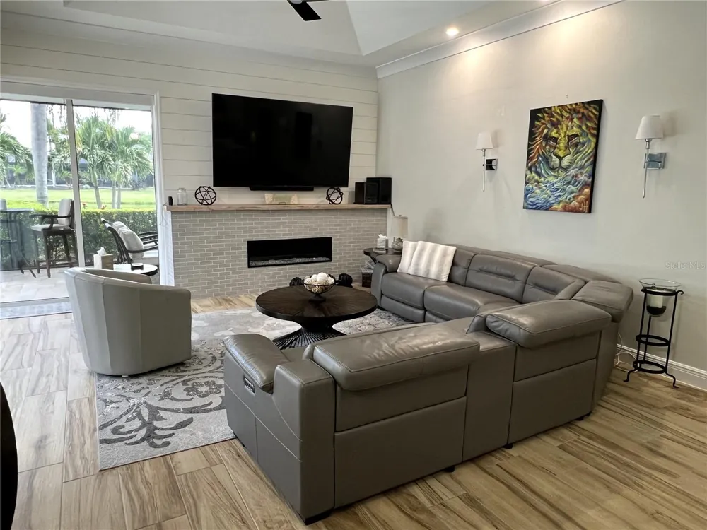 7555 TORI WAY Bradenton, FL 34202