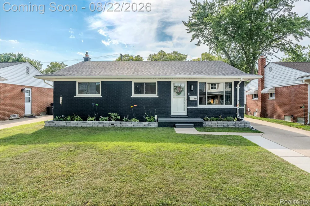 329 Manitou Avenue Clawson City, MI 48017