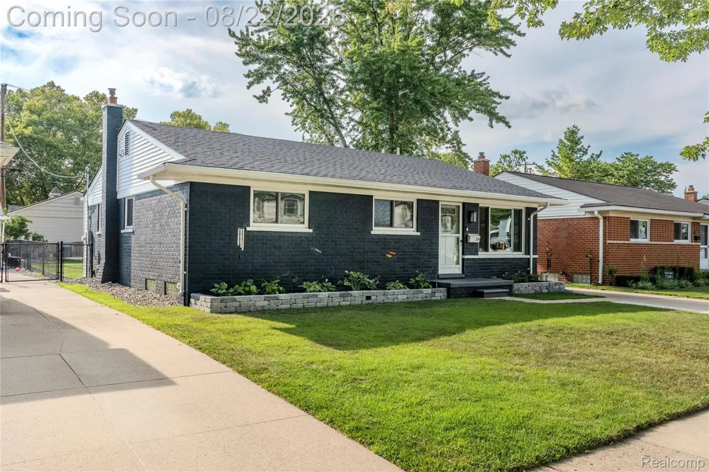 329 Manitou Avenue Clawson City, MI 48017