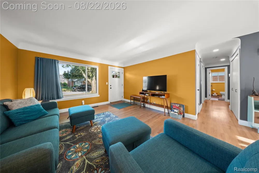 329 Manitou Avenue Clawson City, MI 48017