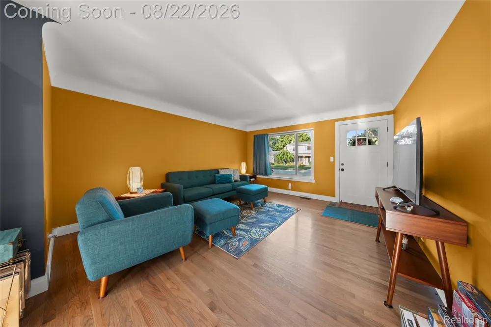 329 Manitou Avenue Clawson City, MI 48017