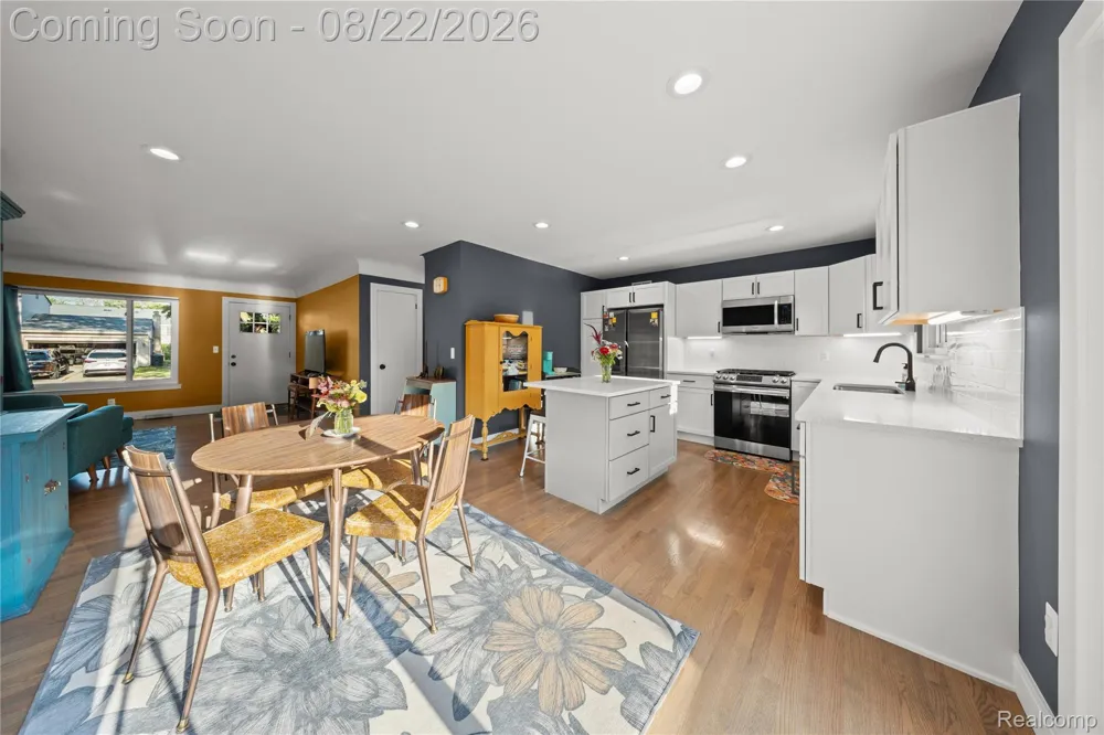 329 Manitou Avenue Clawson City, MI 48017