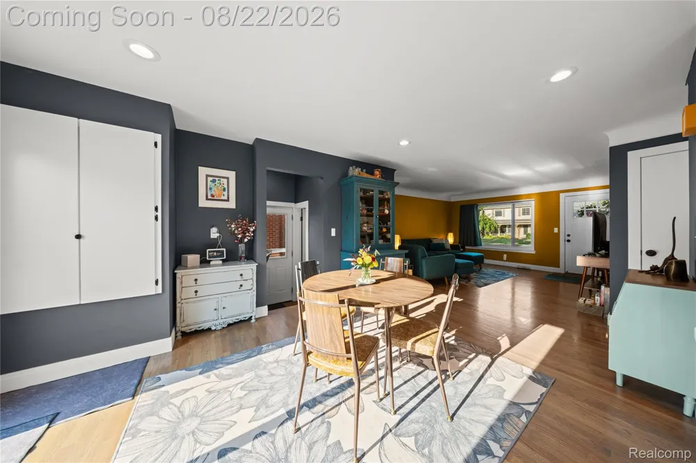 329 Manitou Avenue Clawson City, MI 48017