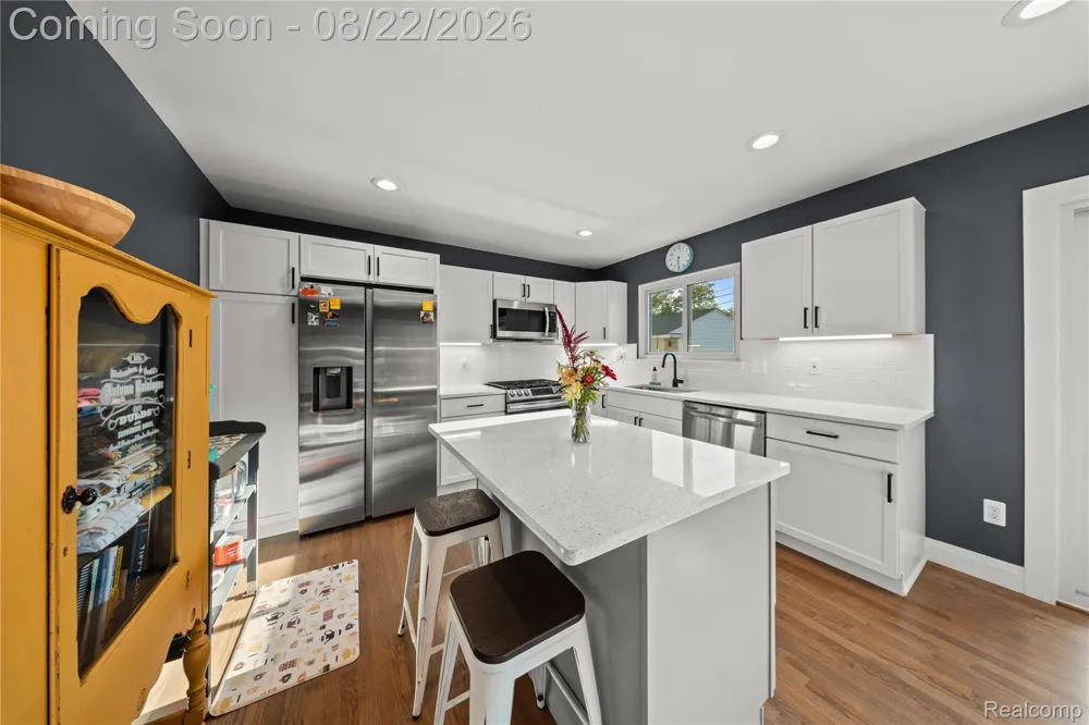 329 Manitou Avenue Clawson City, MI 48017
