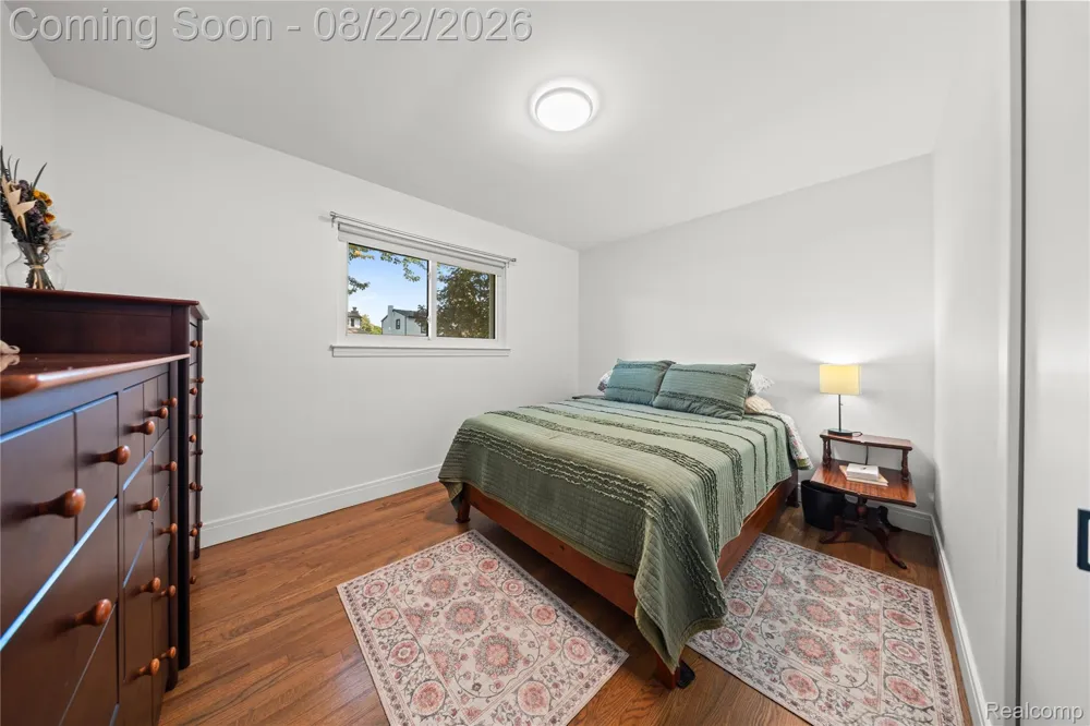 329 Manitou Avenue Clawson City, MI 48017