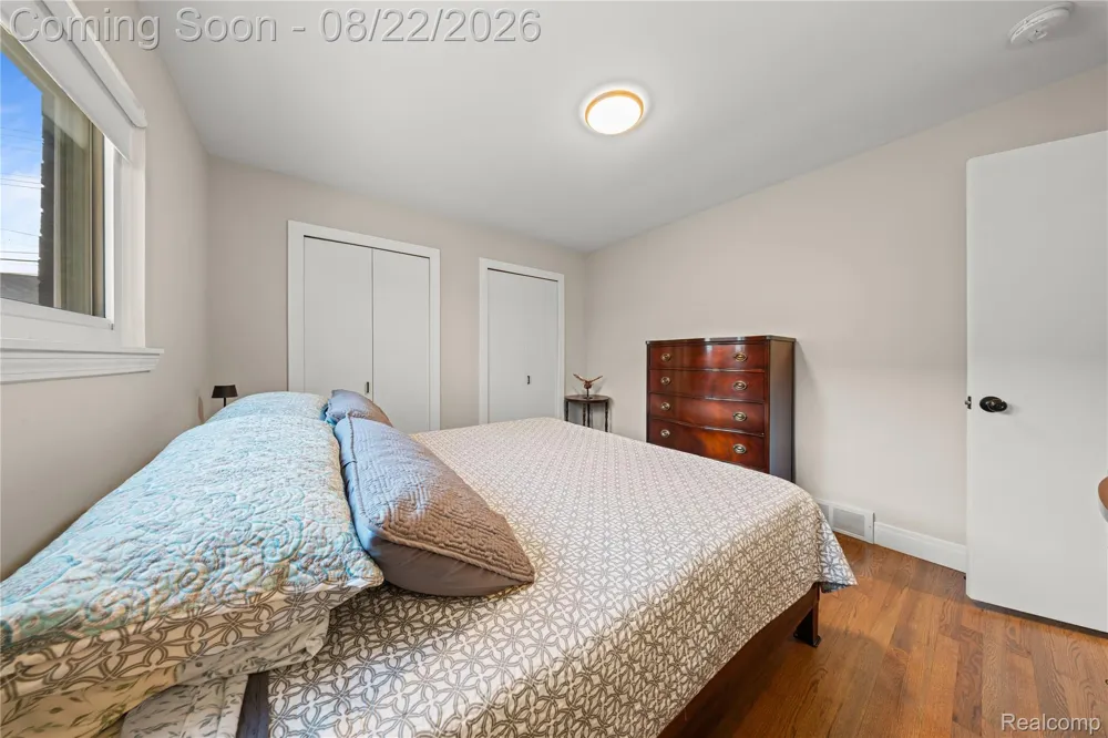 329 Manitou Avenue Clawson City, MI 48017