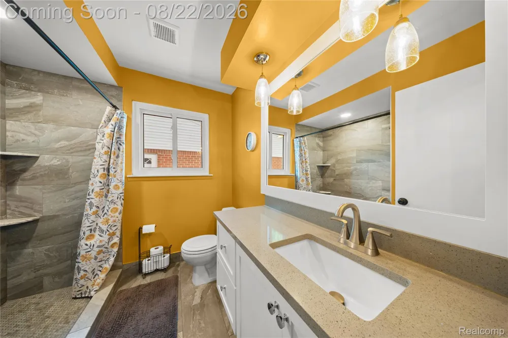329 Manitou Avenue Clawson City, MI 48017