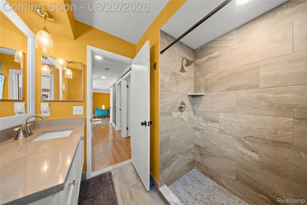 329 Manitou Avenue Clawson City, MI 48017