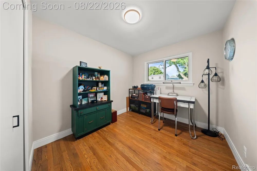 329 Manitou Avenue Clawson City, MI 48017