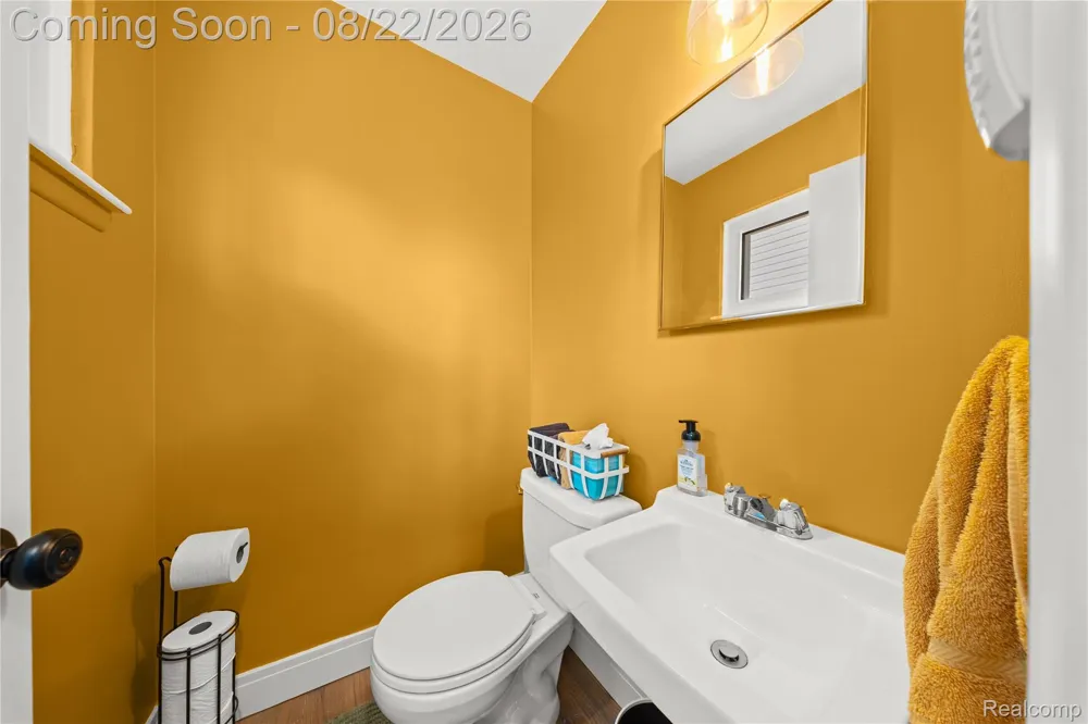 329 Manitou Avenue Clawson City, MI 48017