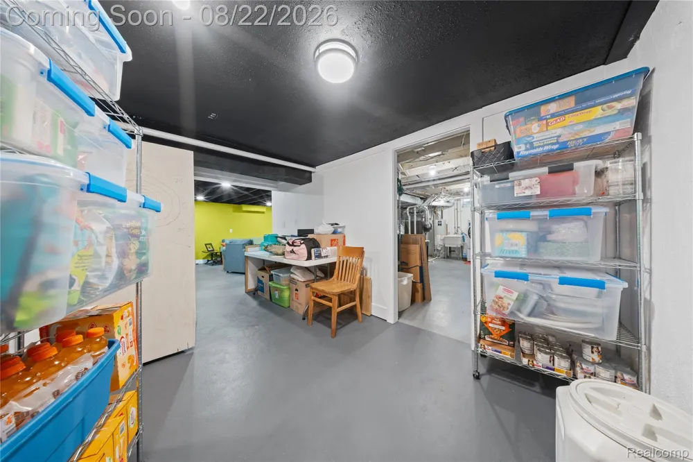 329 Manitou Avenue Clawson City, MI 48017
