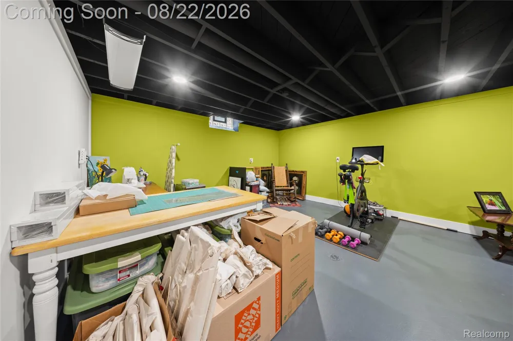 329 Manitou Avenue Clawson City, MI 48017