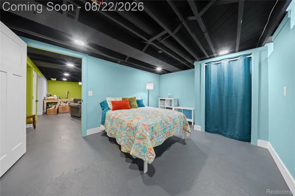 329 Manitou Avenue Clawson City, MI 48017