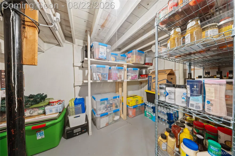 329 Manitou Avenue Clawson City, MI 48017