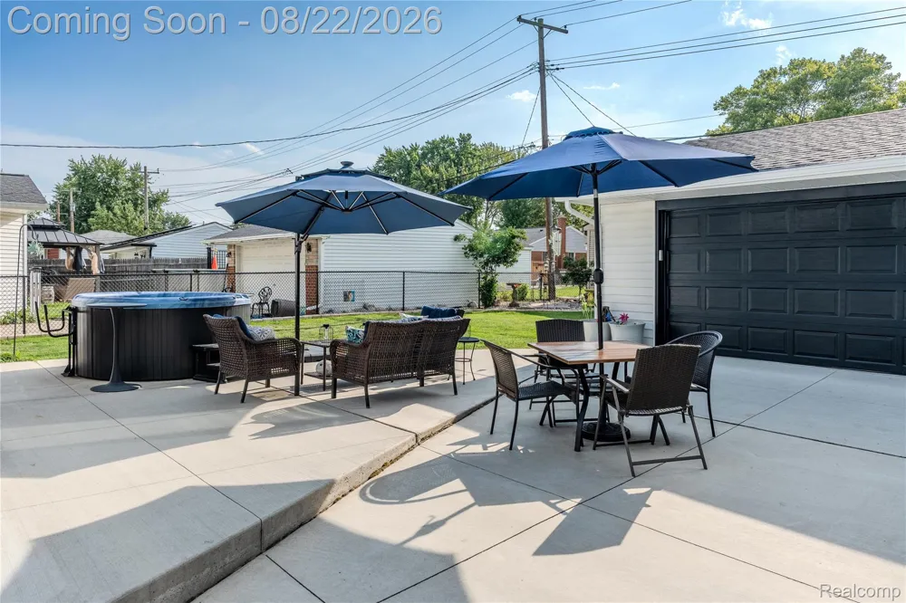 329 Manitou Avenue Clawson City, MI 48017