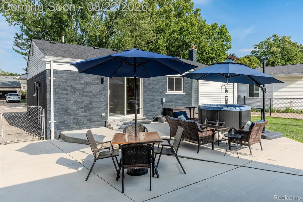329 Manitou Avenue Clawson City, MI 48017