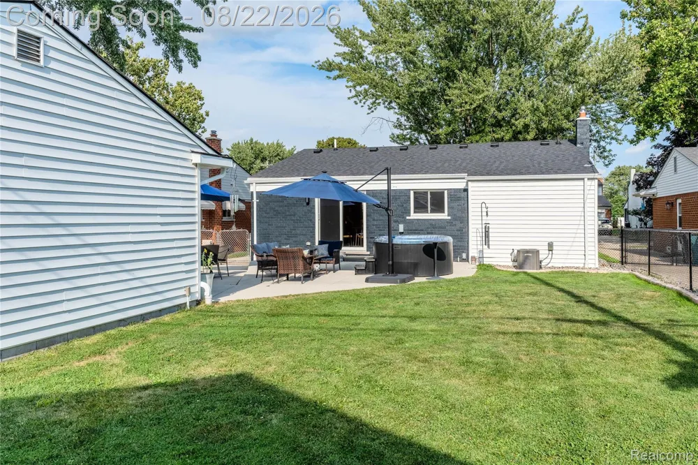 329 Manitou Avenue Clawson City, MI 48017