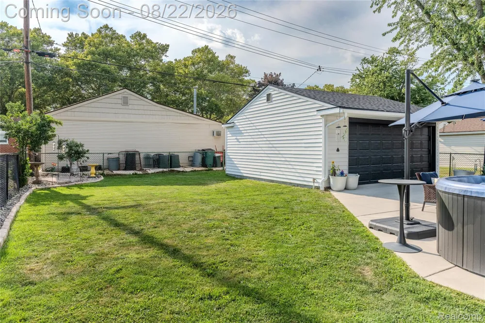 329 Manitou Avenue Clawson City, MI 48017