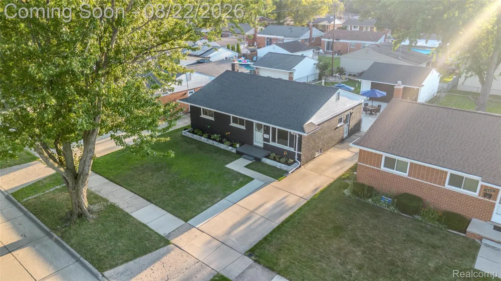 329 Manitou Avenue Clawson City, MI 48017