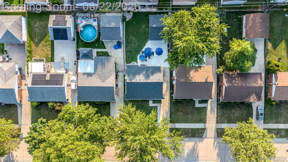329 Manitou Avenue Clawson City, MI 48017