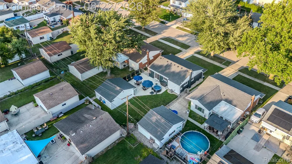 329 Manitou Avenue Clawson City, MI 48017