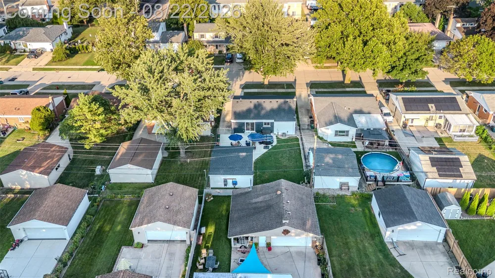 329 Manitou Avenue Clawson City, MI 48017