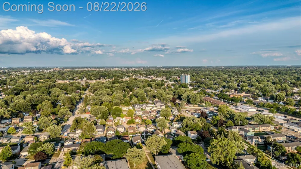 329 Manitou Avenue Clawson City, MI 48017