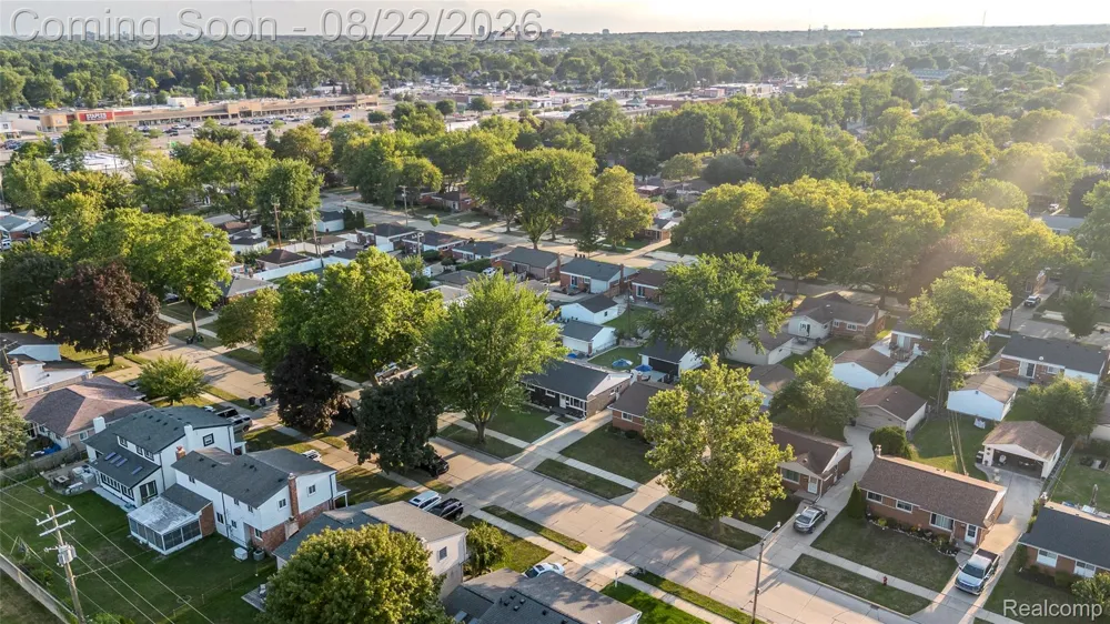 329 Manitou Avenue Clawson City, MI 48017