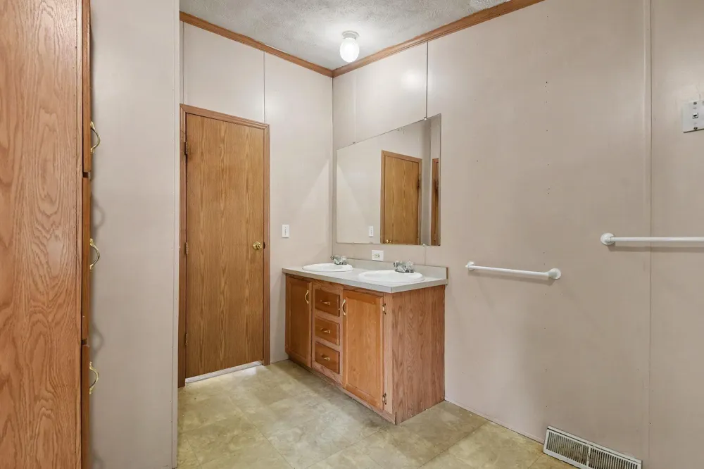 546 Wall Street Easton Township, MI 48846