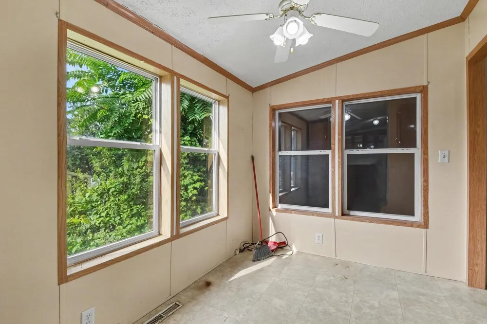 546 Wall Street Easton Township, MI 48846