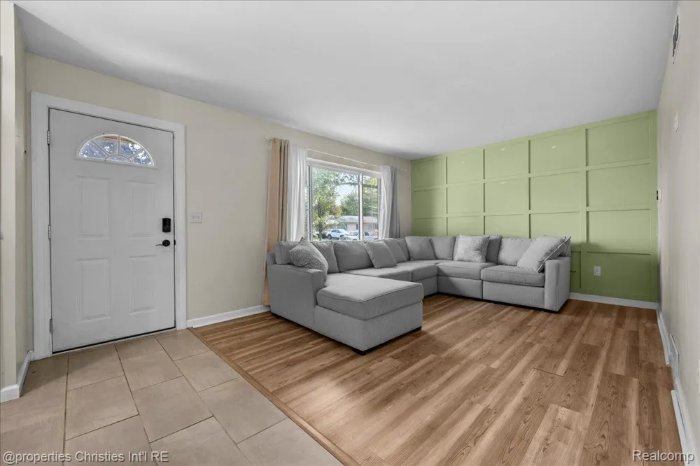 10069 Fairview Street Taylor City, MI 48180