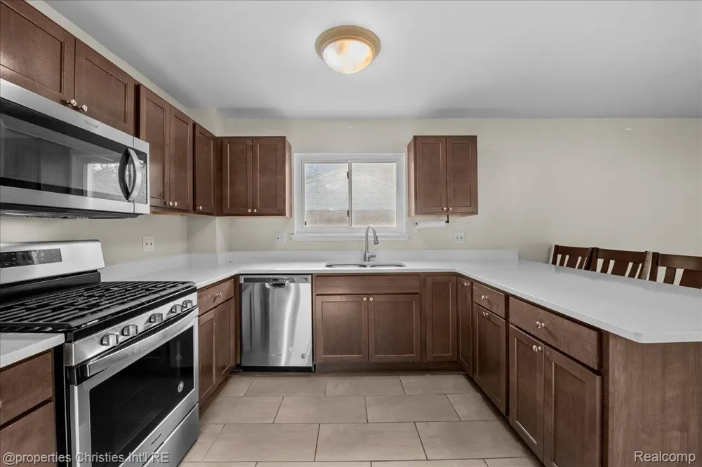 10069 Fairview Street Taylor City, MI 48180