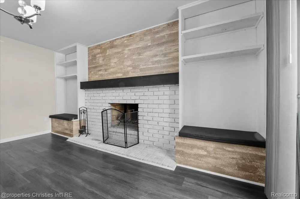 10069 Fairview Street Taylor City, MI 48180