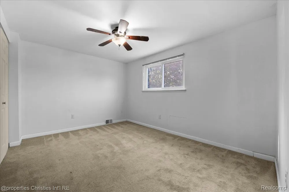 10069 Fairview Street Taylor City, MI 48180