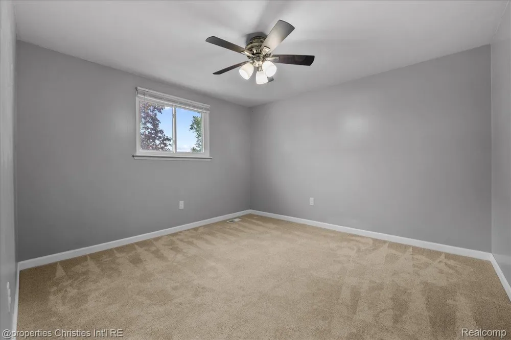 10069 Fairview Street Taylor City, MI 48180