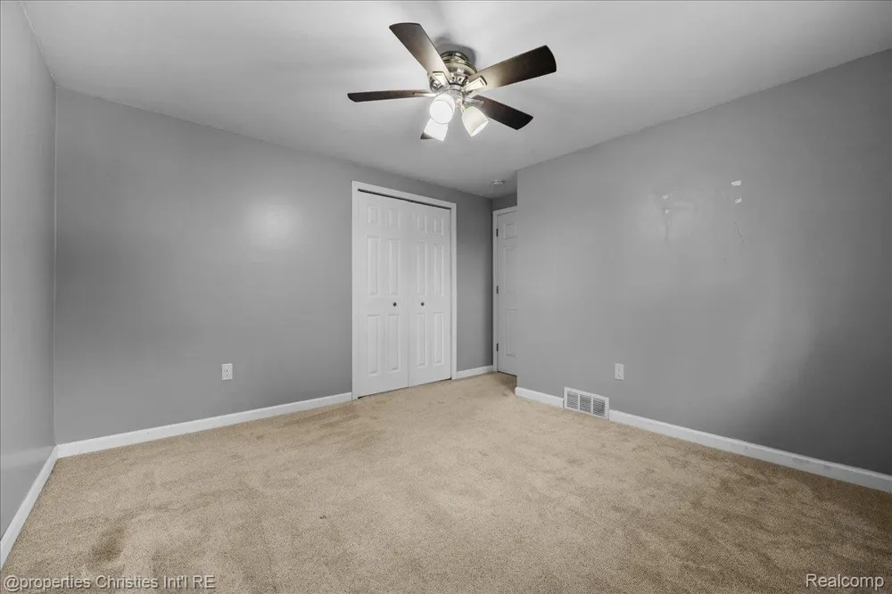 10069 Fairview Street Taylor City, MI 48180