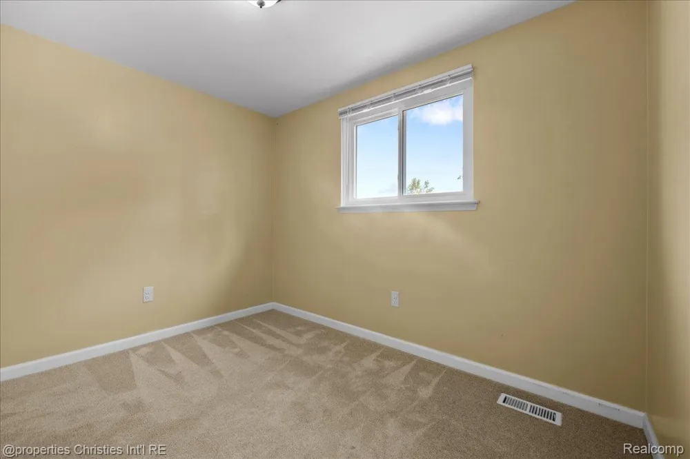 10069 Fairview Street Taylor City, MI 48180