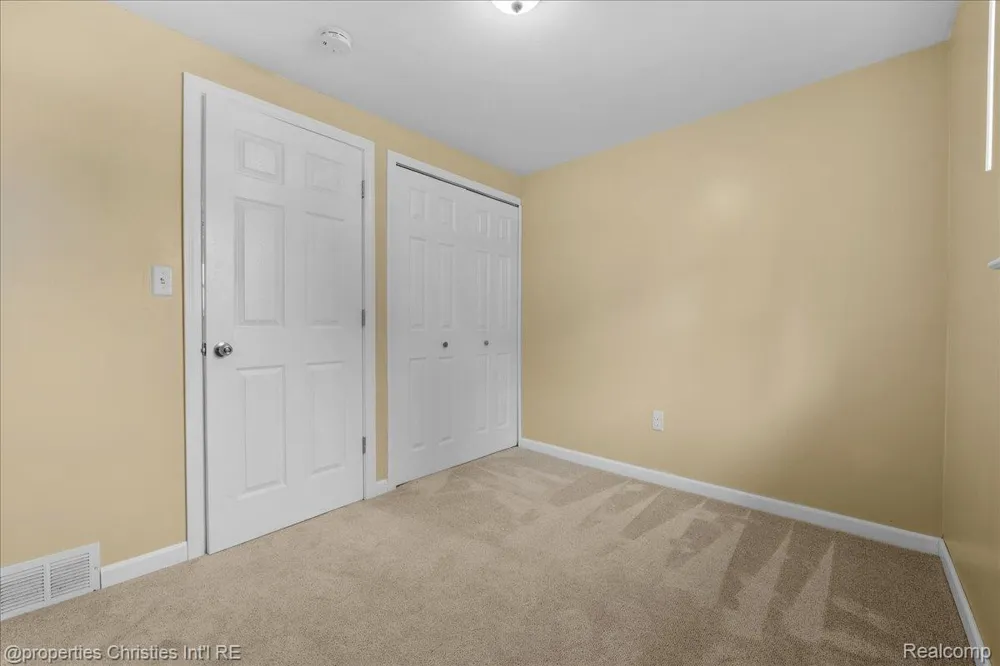 10069 Fairview Street Taylor City, MI 48180