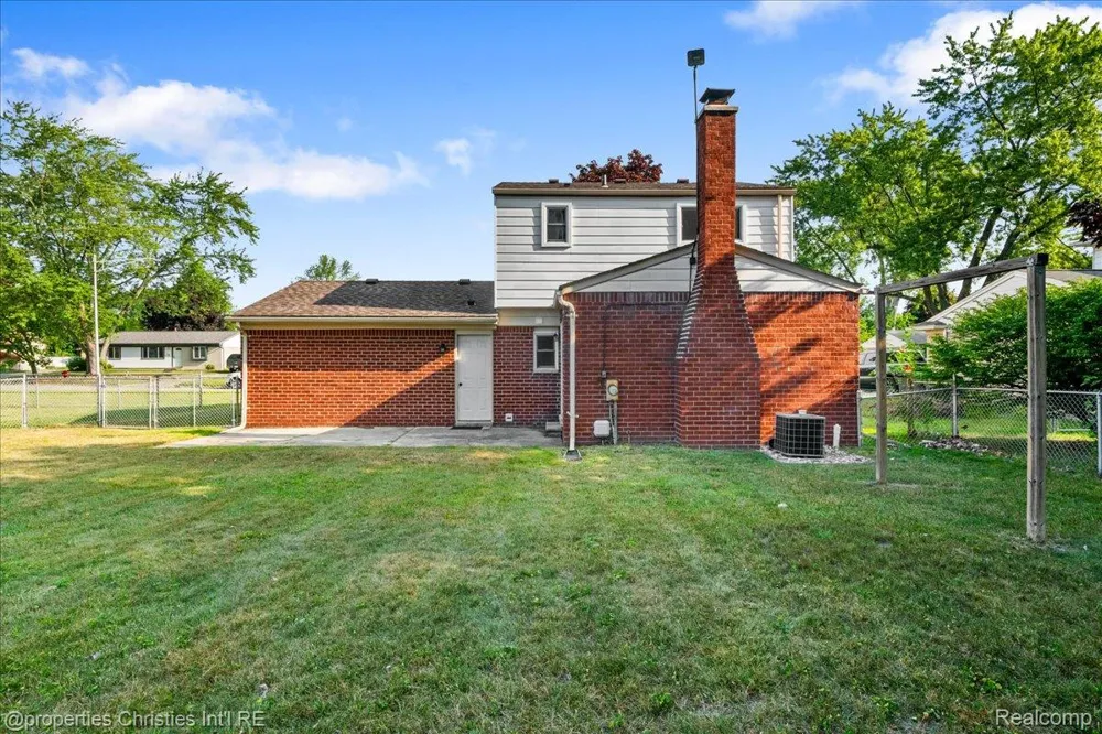 10069 Fairview Street Taylor City, MI 48180