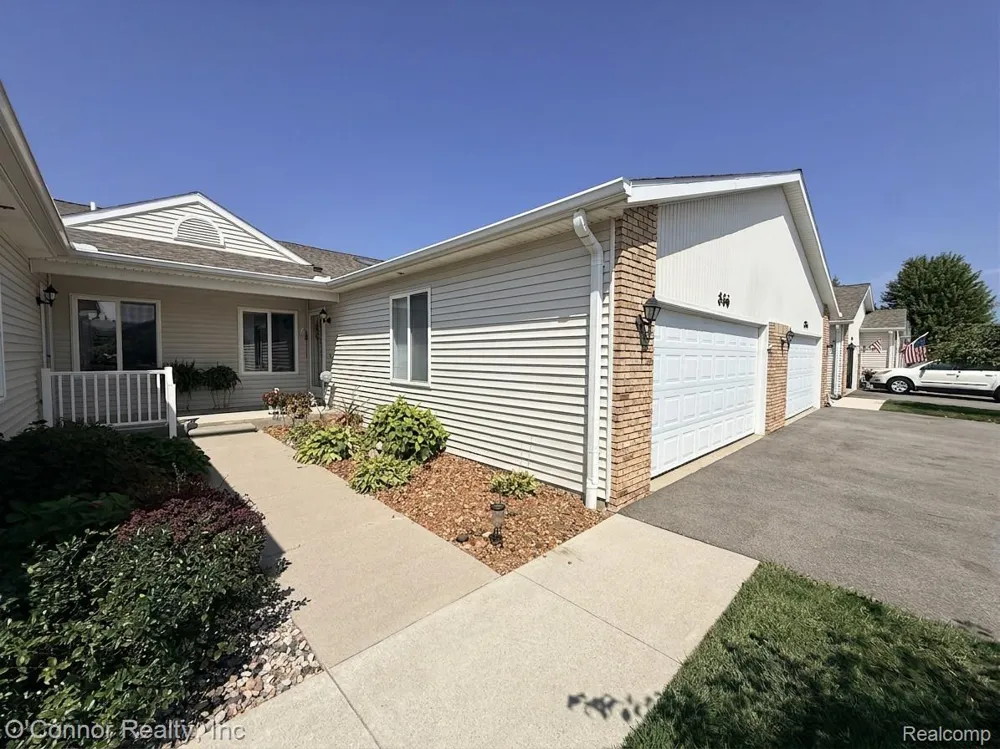 836 Crystal Lane Marysville City, MI 48040