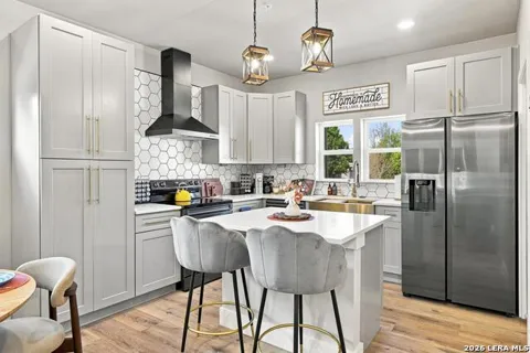 1823 BURNET ST Unit 102
