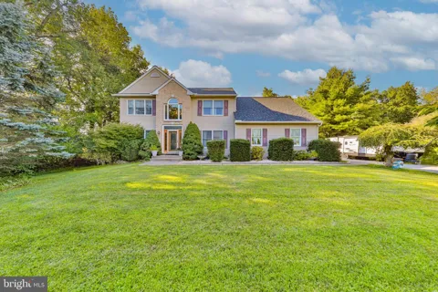 4132 CREST DRIVE